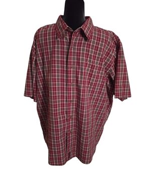Wrangler Men's Red Plaid Short-Sleeve Button-Down Shirt